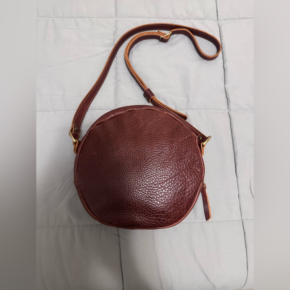 Portland Leather Goods Large Circle Crossbody Bag in Nutmeg Pebbled Leather - Picture 2 of 6